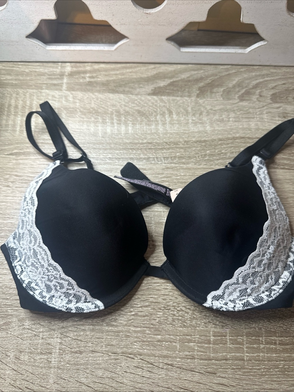 NWT Victoria’s Secret Black-And-White Push-Up Size 34B